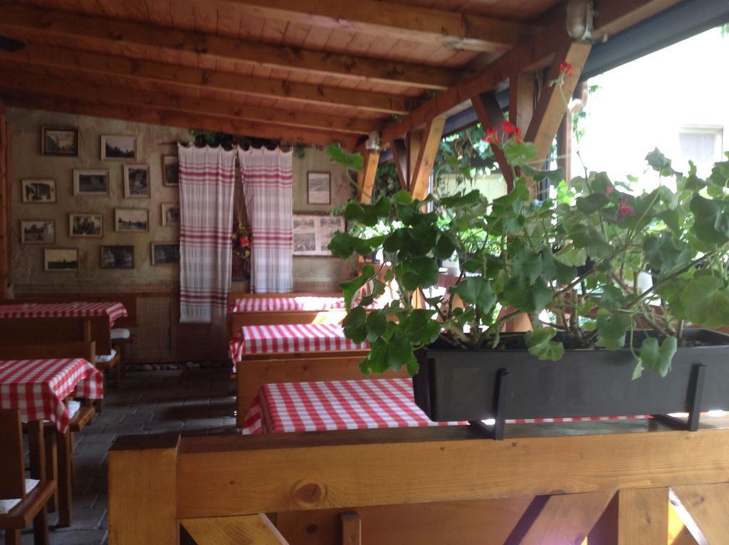Penzion Duna & Solna Jaskyna Komarno Bagian luar foto