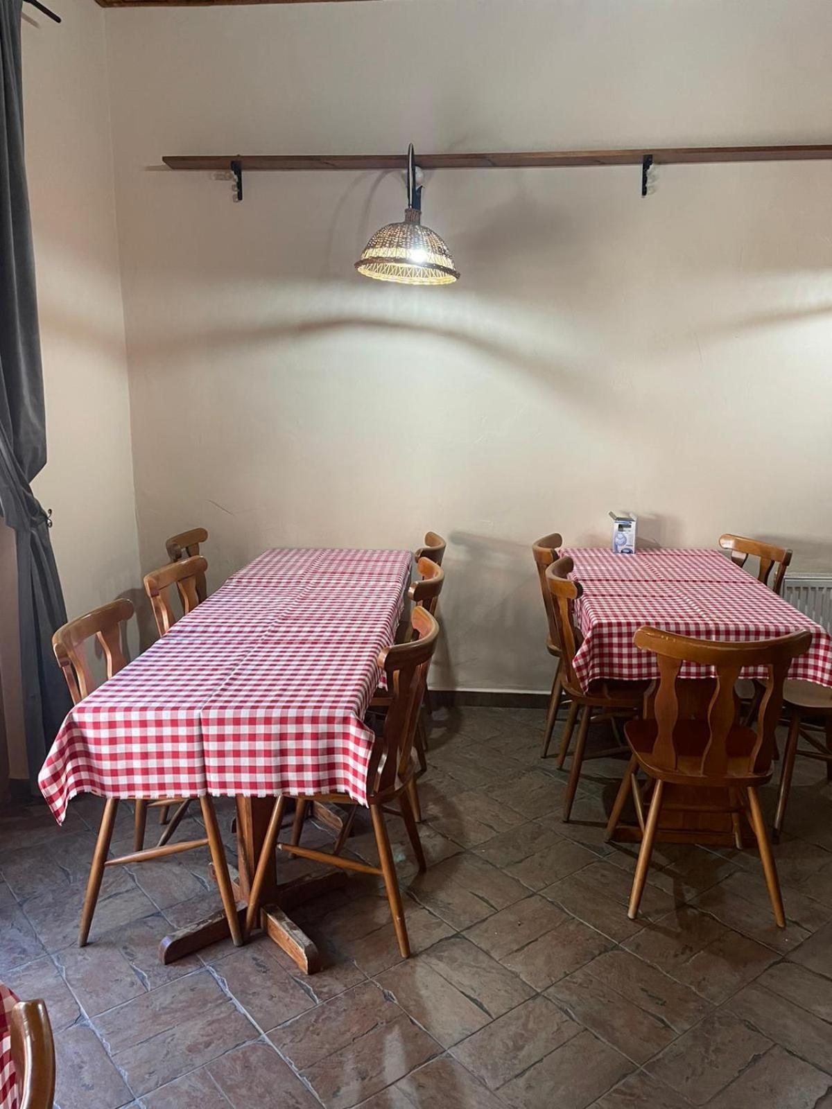 Penzion Duna & Solna Jaskyna Komarno Bagian luar foto